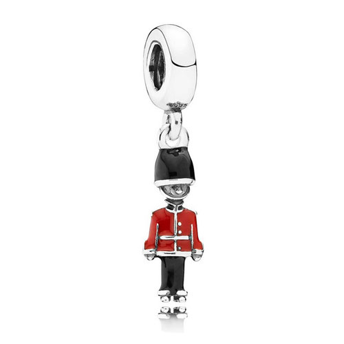 official-pandora-beefeater-charm